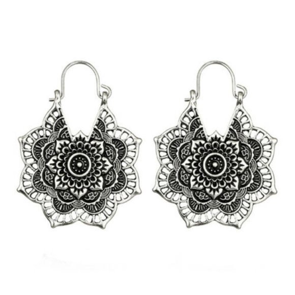 NWOT Boho Silver Mandala Earrings - Picture 6 of 7
